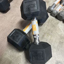 new pair of 25lb rubber dumbbell