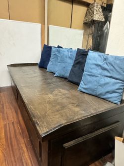 Cama ,sillón , storage