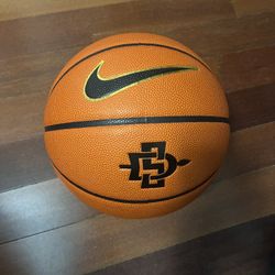 Nike Elite Championship 8p’ San Diego State Aztecs Size 7 Ball 29.5”