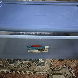 Rubbermaid Storage