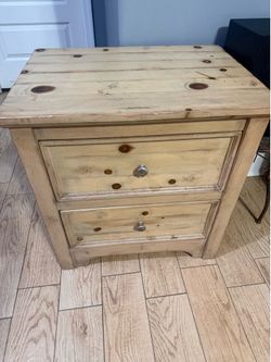 Solid Wood Nightstand / End Table with 2 Drawers