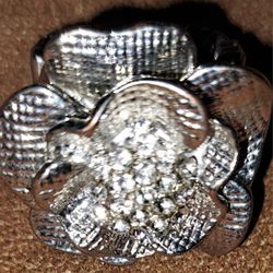 Amazing Silver Rhinestone Flower Stretchy Ring