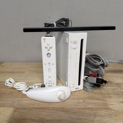 Nintendo Wii RVL-001(USA) Console Starter Bundle - White - W/Controller & Cords