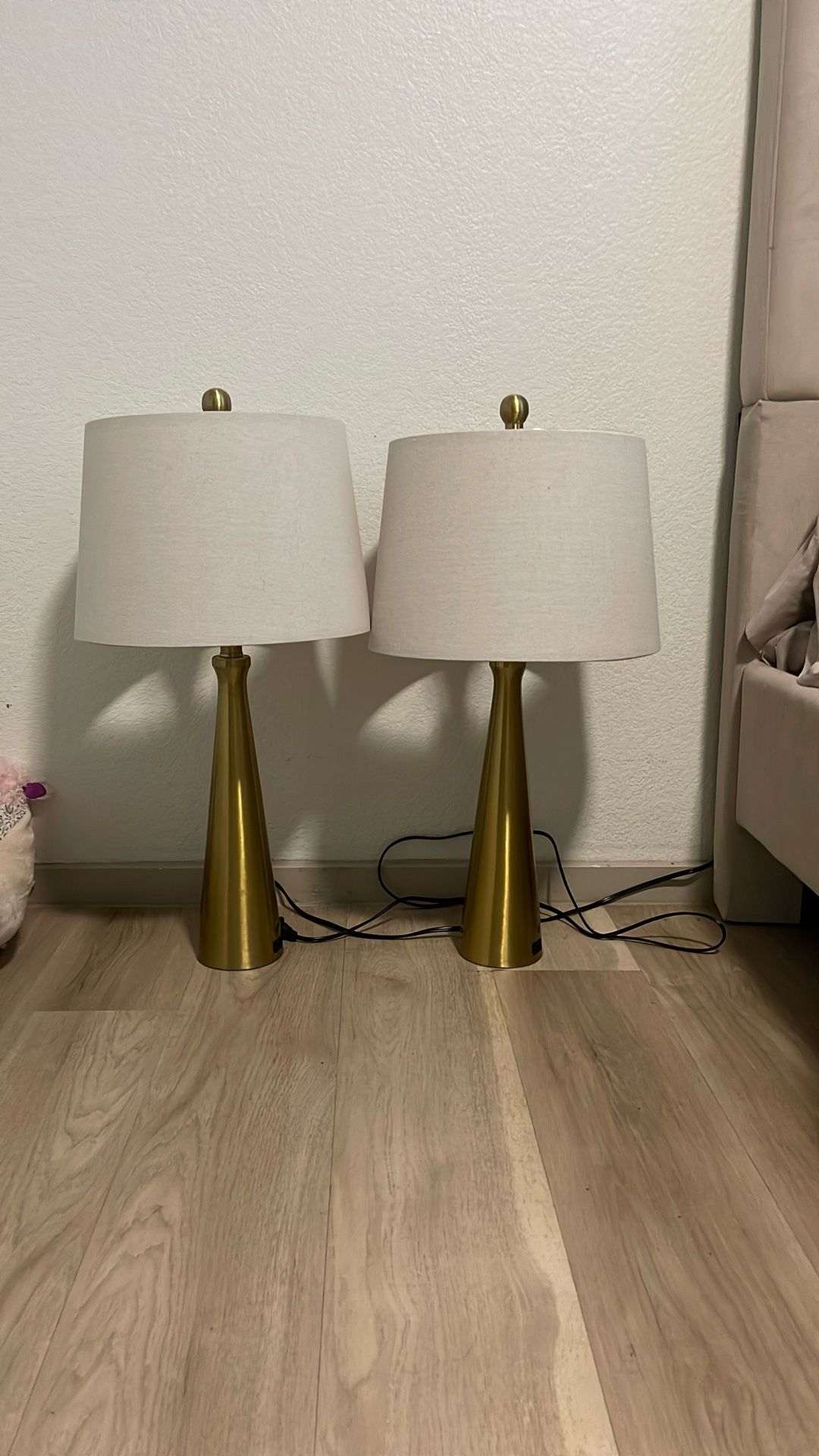 2 Lamps 25" High With Telephone Charger