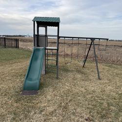 Lifetime Adventure Clubhouse Swing set 