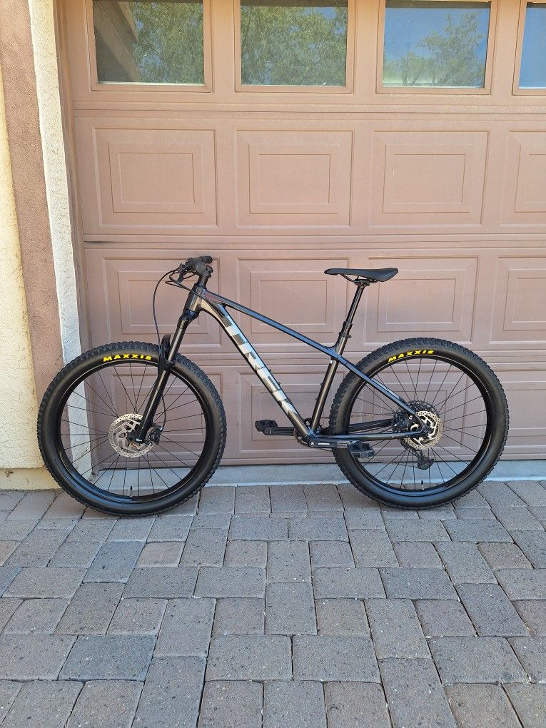 TREK ROSCOE 7 MOUNTAIN BIKE 27.5 INCH 1 X 12 SPEED DROPPER POST SEAT AIR SHOCK ROCKSHOX ( CHECK MY OTHER BIKES)