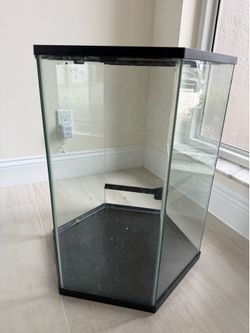 Vertical Hexagon Tropical Reptile Terrarium - 20 Gallon