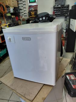Mini Refrigerator in White