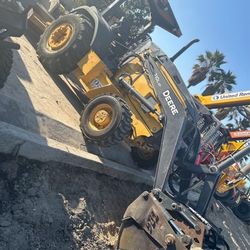 John Deere Skip Loader