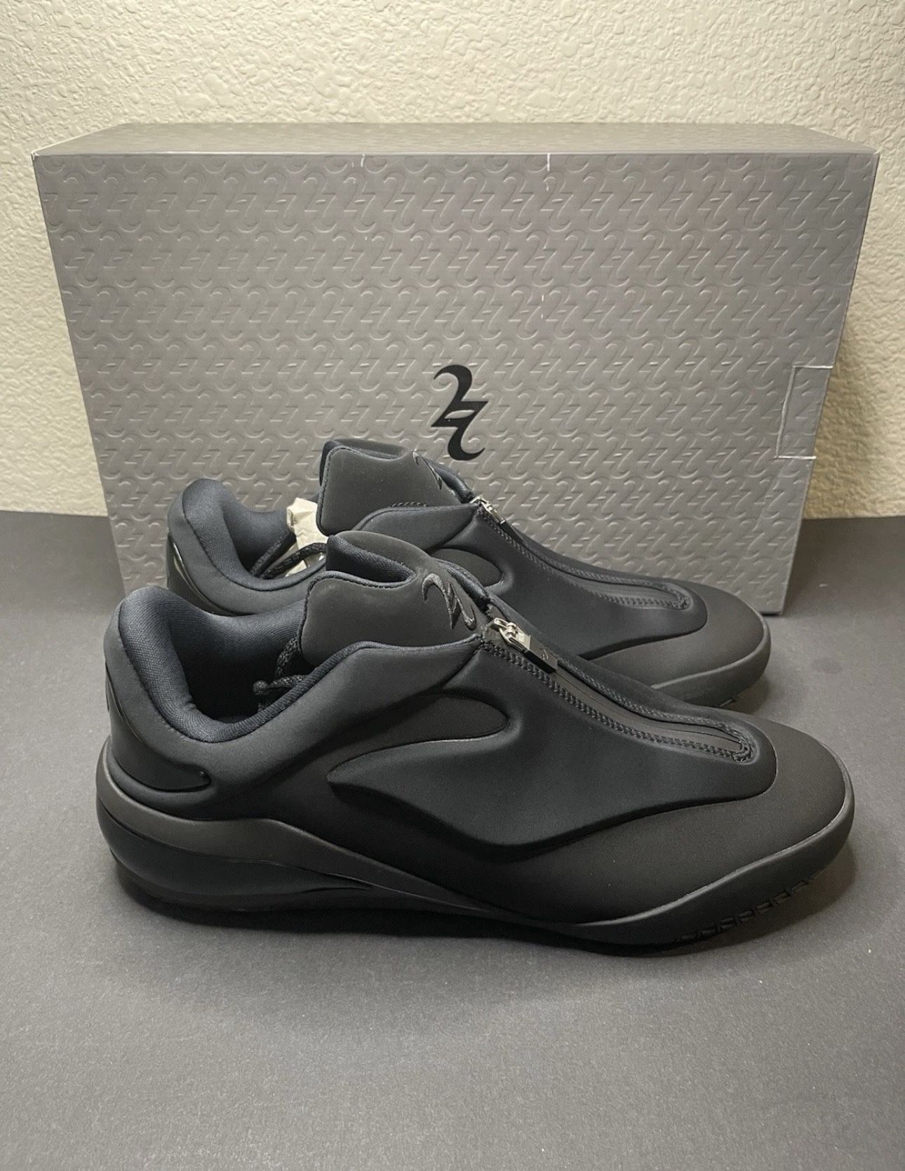 Shai 001 - Charm Black