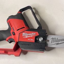 Milwaukee M12 FUEL 6 in. 12V Lithium-Ion Brushless Electric Corldess Battery Pruning Saw HATCHET (Tool-Only)