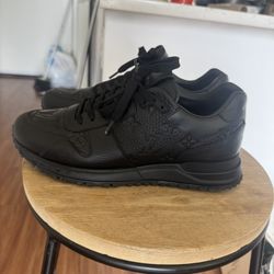 LV RUNAWAY SNEAKER 