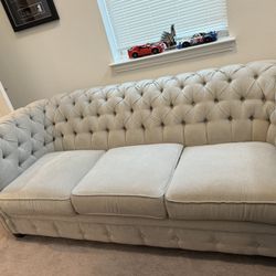 🛋️ Cream Tufted Chesterfield Sofa – Excellent Condition
