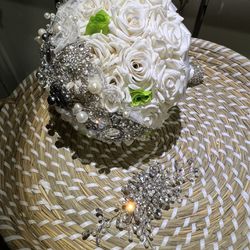 Bridal wedding accessories with crystals Thumbnail