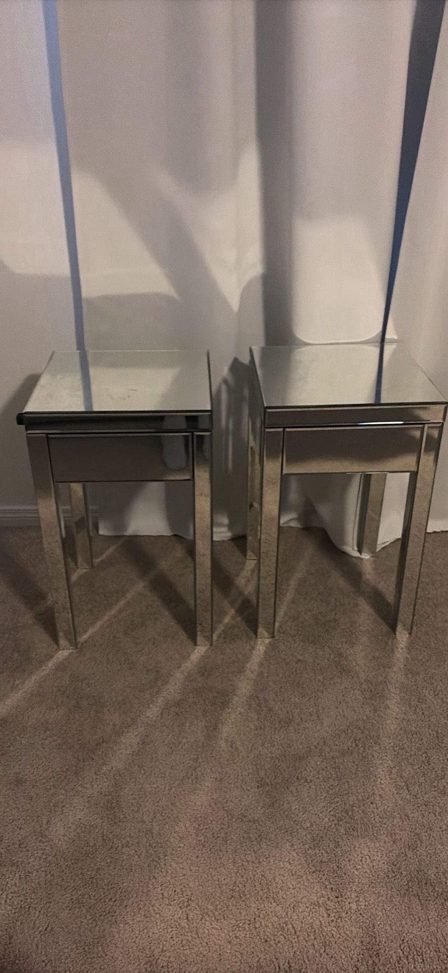 2 nightstands