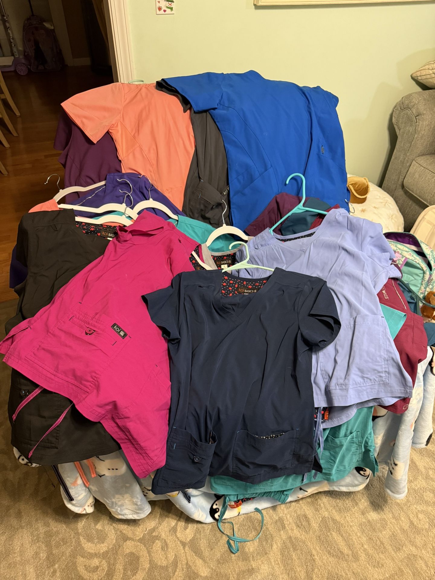 Women’s Koi Scrubs NEW