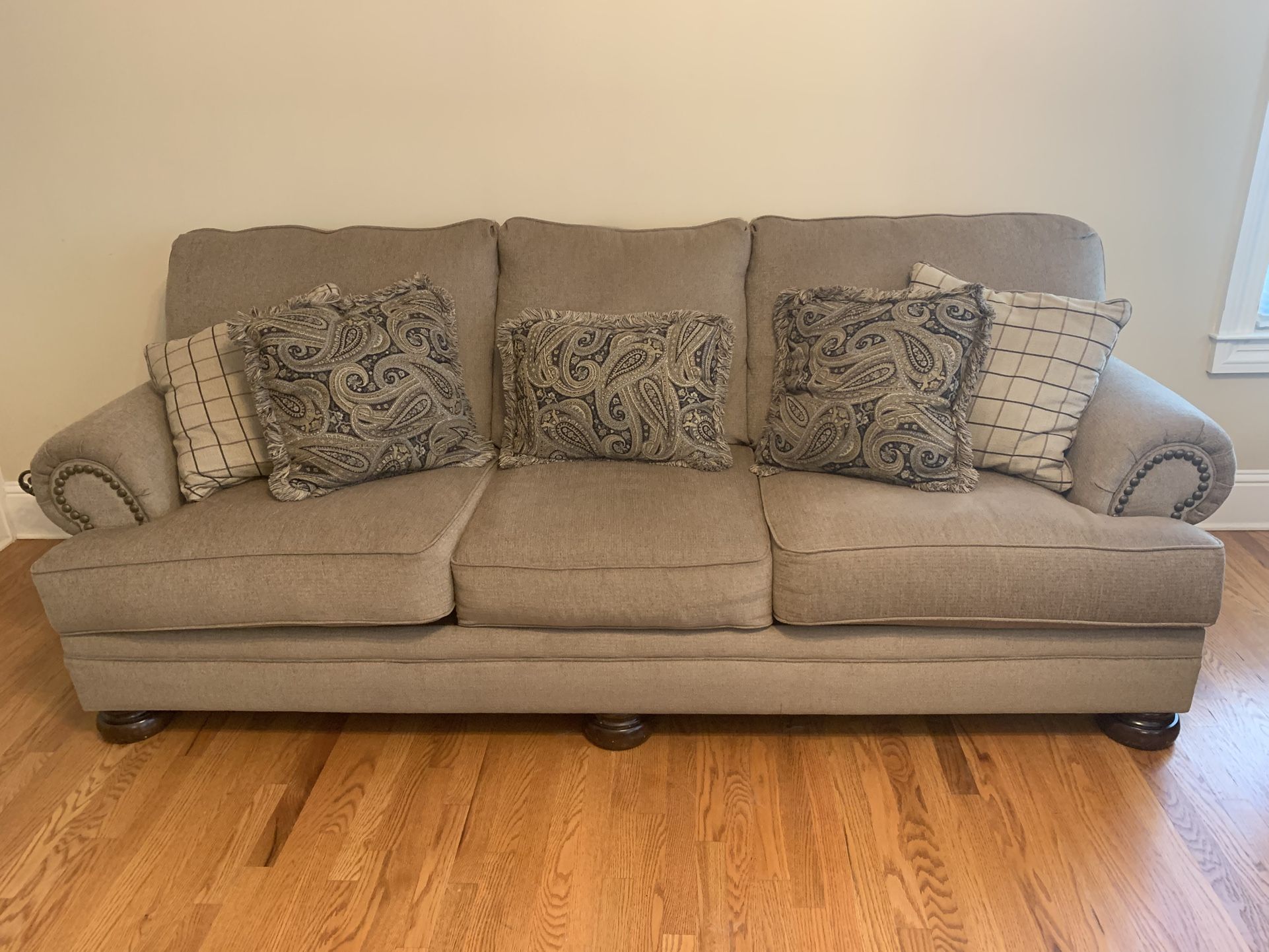 Elegant Neutral Sofa with Designer Pillows – Excellent Condition! Moving Sale, Must Go ASAP!
