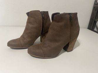 Size 8 Carlos Santana Booties