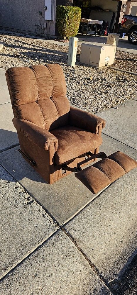 Lazyboy Recliner FREE DELIVERY