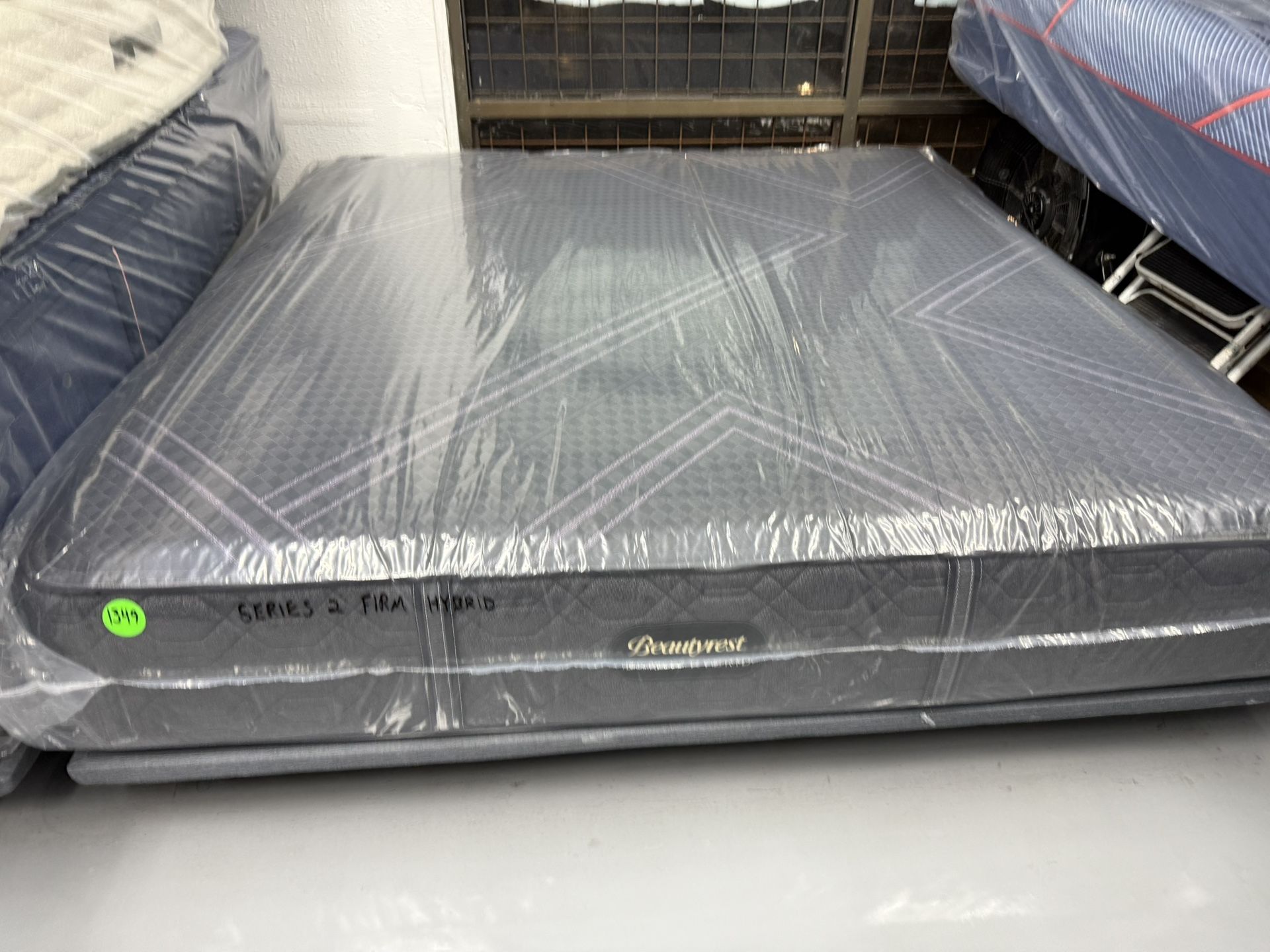 KING SIZE SIMMONS BEAUTYREST BLACK SERIES 2 (FIRM) MATTRESS & BOX SPRINGS BED SET