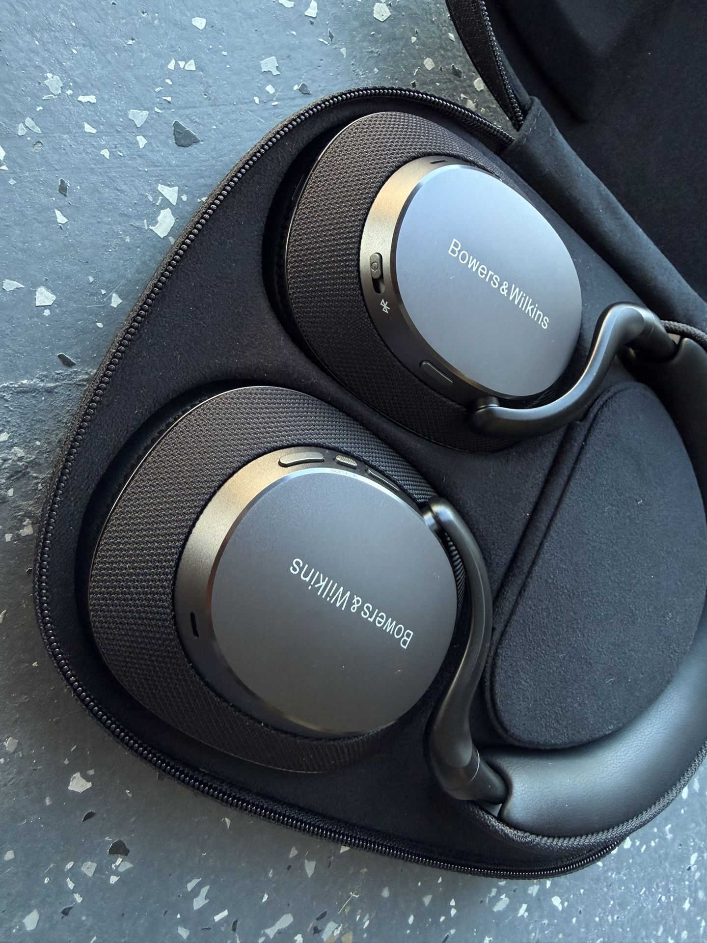 Bowers & Wilkins PX8 Black