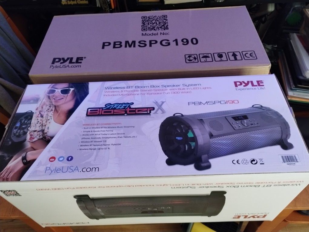 Pyle 300 w Bluetooth boombox