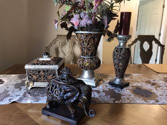 Set of carved wood decorative pieces