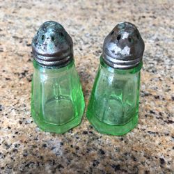 Vintage Salt and pepper Shakers