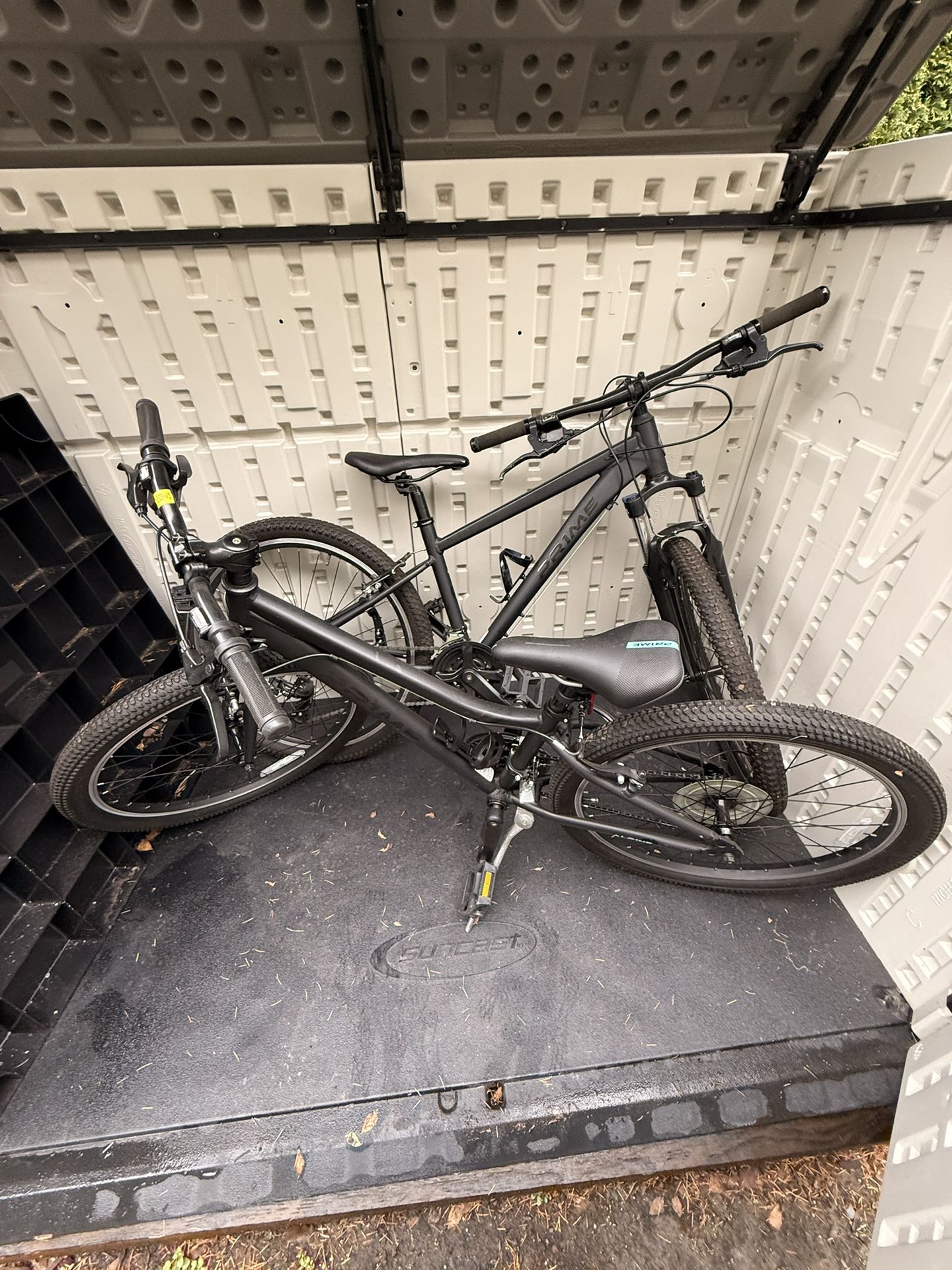 2 black mountain bikes, like new!