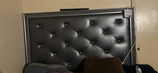 Queen sized bed w mattress