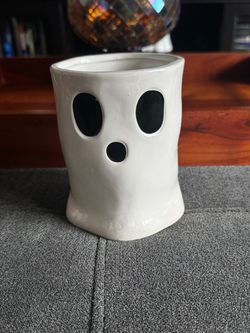 Viral Ghost Makeup Brush Holder