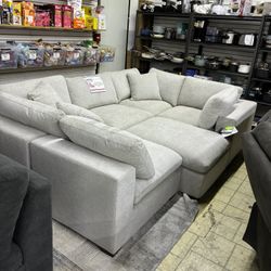 Thomasville Lowell 8-Piece Modular Sectional - Light Gray