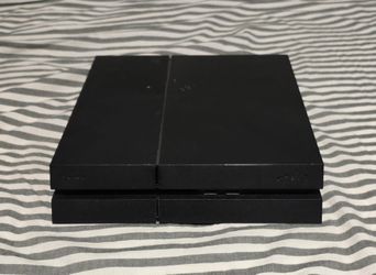 PS4 Base Console (Firmware 9.00 - Jailbreak Ready) + Controllers