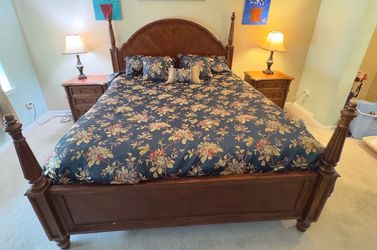 King size poster bed frame with 2 night stands