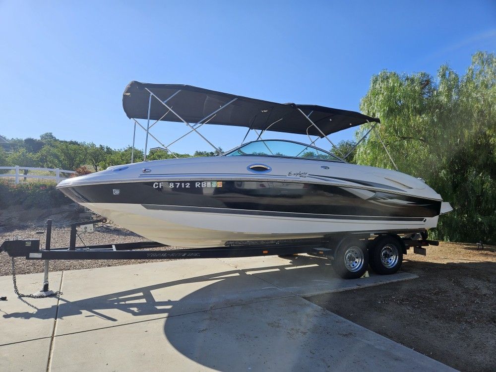 2004 Monterey 253 EXP