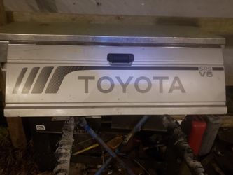 1984-88 Toyota 4x4 tailgate !!