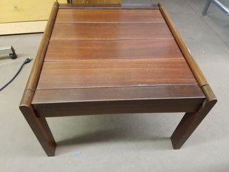 Very nice wood table (wood moves)