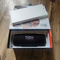 JBL 6/  Black