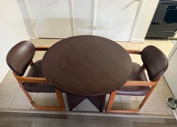 Dinner room table and chairs