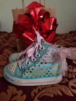 Tennis shoes skertchers with lights size 5