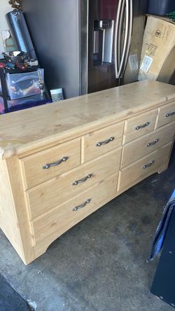 Light Wood 6-Drawer Dresser