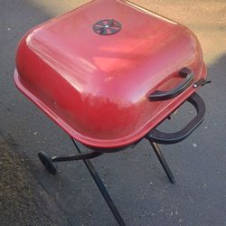 Parrilla De Carbon Está Un Poco Revolcada Está Buenas Condiciones 