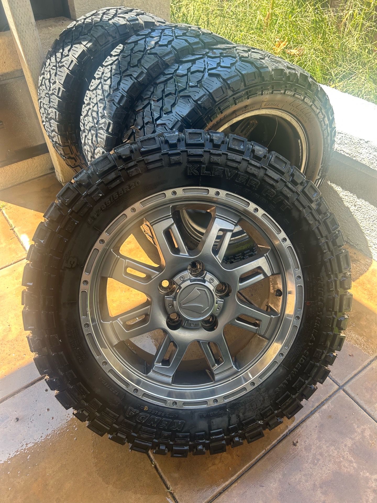 (Set of 4) 20 inch wheels 4 set with tires