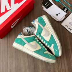 KasinaxNike Dunk LowRoad Sign”