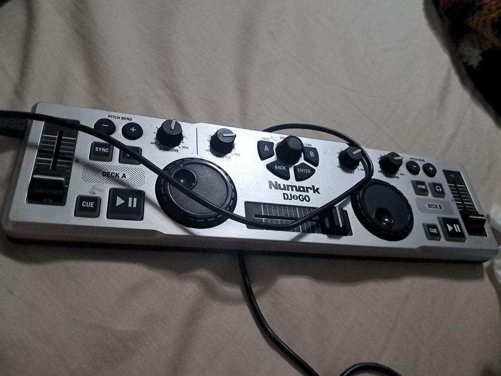Numark DJ 2 Go Ultra-Portable USB DJ Controller for Mac or PC