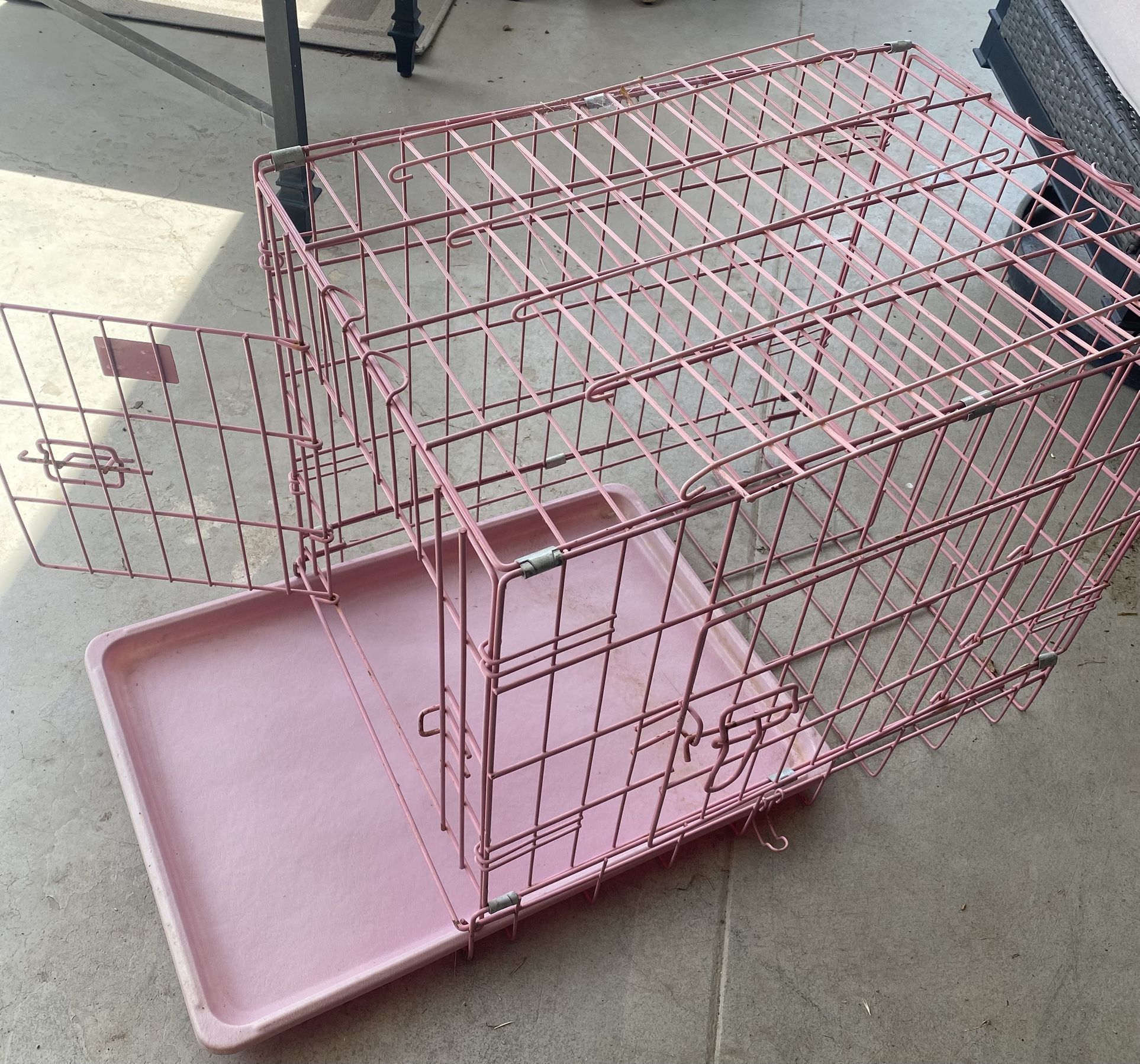 Cute pink dog crate!