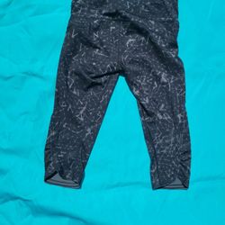 Lululemon size 6