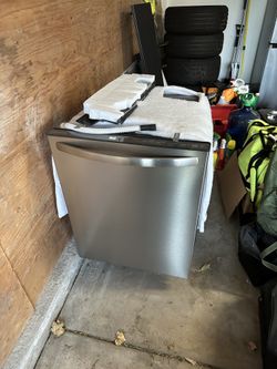 Frigidaire 24” Built-In Dishwasher – Top Control – Like New