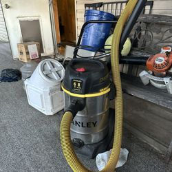 Stanley Wet Dry Vacuum 
