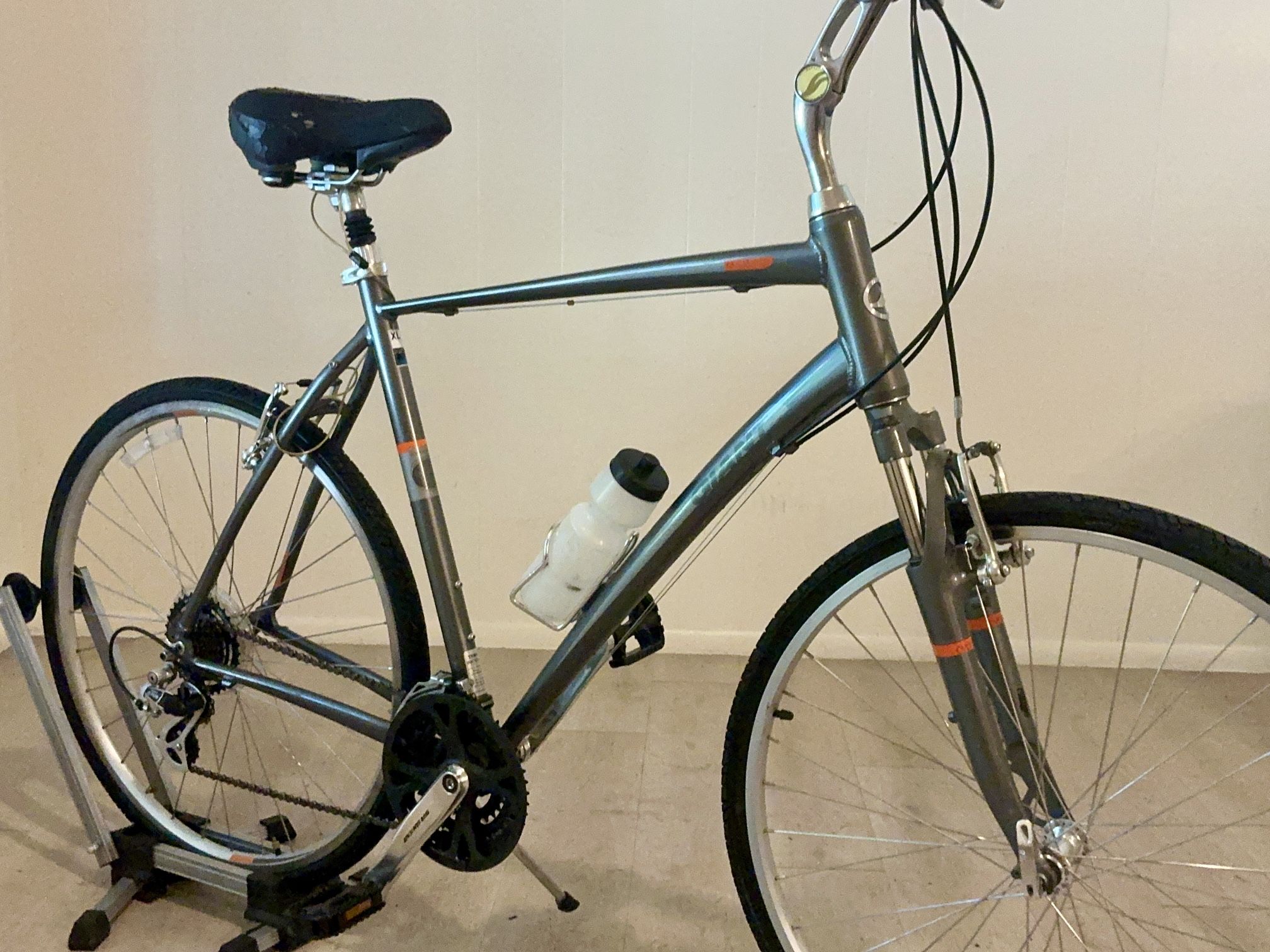 Gorgeous Giant Hybrid | Like New | Ready to roll | 1-owner